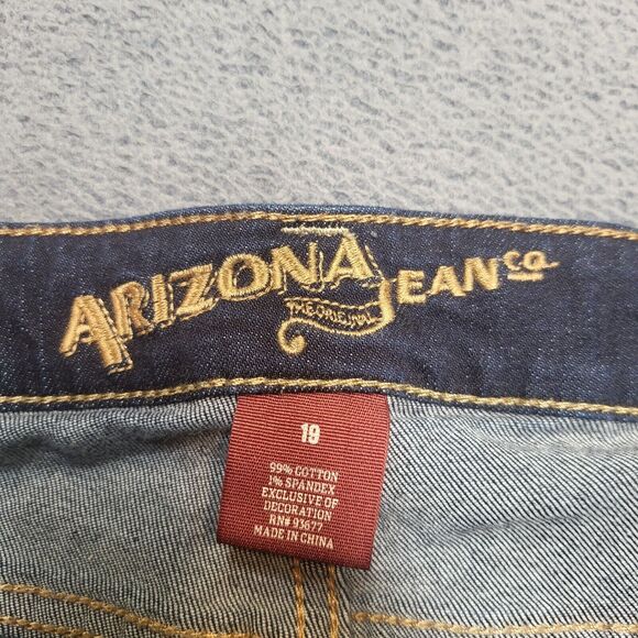 Arizona Jeans Juniors 19 Blue Capri Rolled Cuff Crop Distressed Stretch Denim - Picture 3 of 9